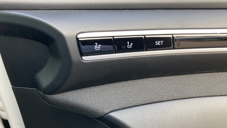 Hyundai TUCSON 1.6 TGDi 48V MHD 180 Ultimate 5dr 4WD DCT Petrol Estate